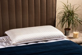 Dual Dry Massage jastuk kombinuje dva moderna materijala za maksimalnu udobnost.